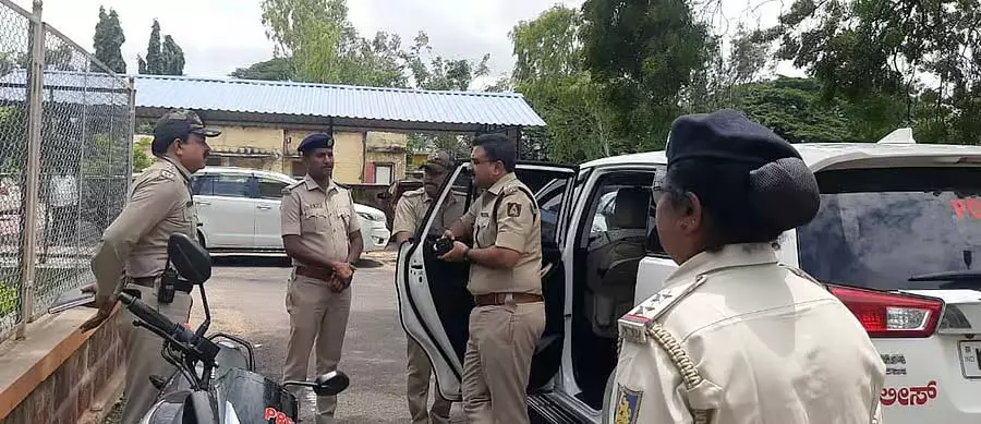 Karnataka : 30.14 लाख के सोने के आभूषण और नकदी चोरी Karnataka : 30.14 लाख के सोने के आभूषण और नकदी चोरी