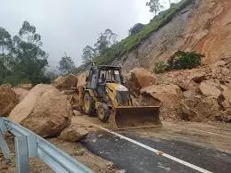 Kerala : थमारास्सेरी घाट रोड पर भूस्खलन आज यातायात बहाल होने की संभावना Kerala : थमारास्सेरी घाट रोड पर भूस्खलन आज यातायात बहाल होने की संभावना
