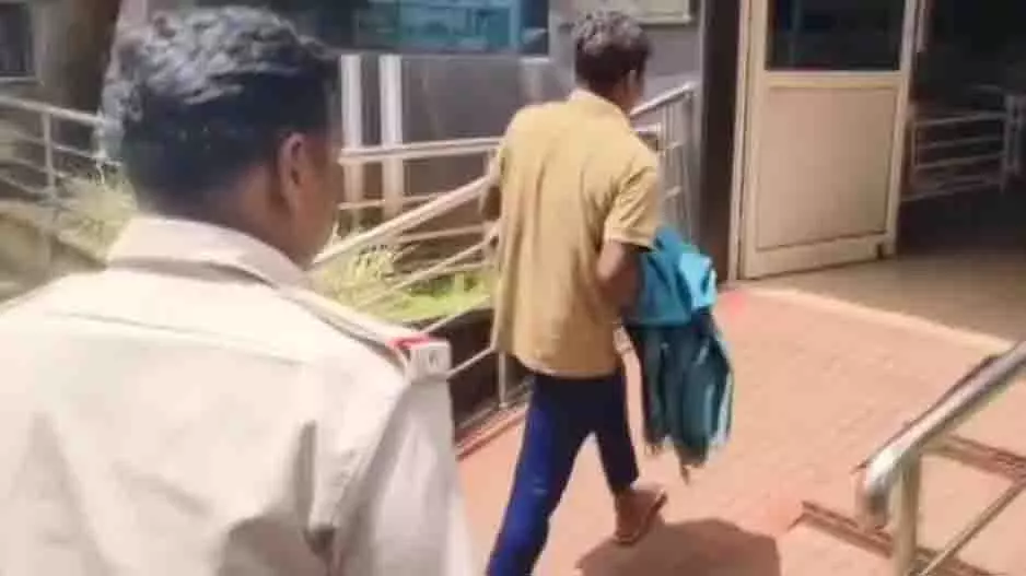 Keonjhar: 5 दिन से लापता बच्चा जंगल से जिंदा मिला Keonjhar: 5 दिन से लापता बच्चा जंगल से जिंदा मिला