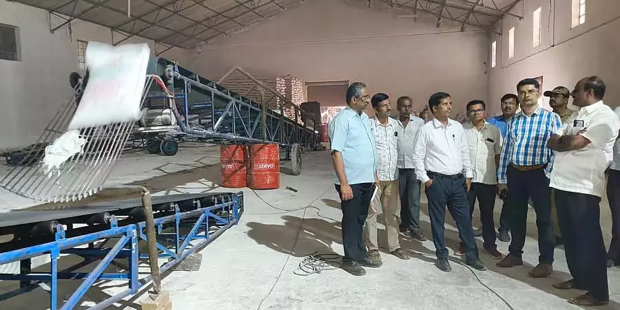 जिला कलेक्टर ने माईशुगर फैक्ट्री का किया औचक निरीक्षण: सुविधाएं उपलब्ध कराने के दिए निर्देश जिला कलेक्टर ने माईशुगर फैक्ट्री का किया औचक निरीक्षण: सुविधाएं उपलब्ध कराने के दिए निर्देश
