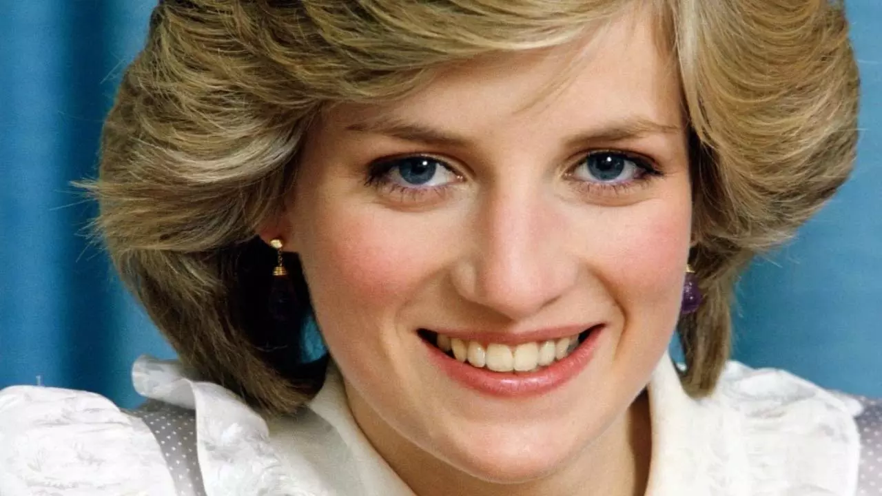 क्या आप जानते हैं? Diana की सगाई की अंगूठी शाही मानदंडों के विरुद्ध थी क्या आप जानते हैं? Diana की सगाई की अंगूठी शाही मानदंडों के विरुद्ध थी
