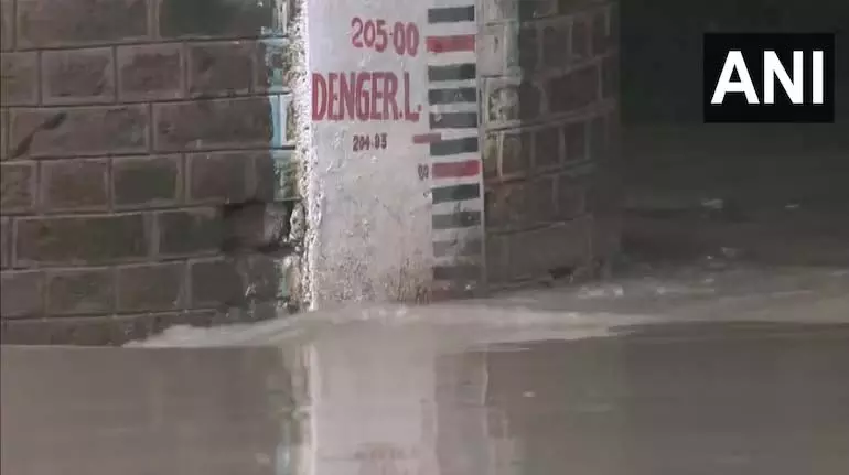 Delhi में यमुना का जलस्तर चेतावनी के निशान से ऊपर Delhi में यमुना का जलस्तर चेतावनी के निशान से ऊपर