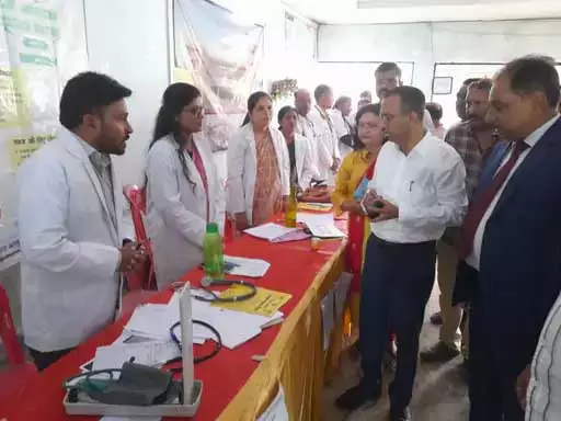 मंदिर परिसर में स्वास्थ्य मेला का हुआ आयोजन मंदिर परिसर में स्वास्थ्य मेला का हुआ आयोजन
