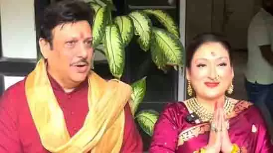 Govinda-Sunita ने मिलकर किया बप्पा का स्वागत Govinda-Sunita ने मिलकर किया बप्पा का स्वागत