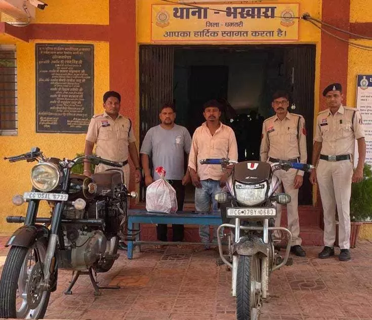 गांजा बेचने और खरीदने वाले गिरफ्तार, बुलेट बाइक जब्त गांजा बेचने और खरीदने वाले गिरफ्तार, बुलेट बाइक जब्त