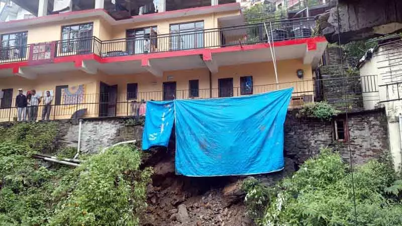 Himachal में 700 सड़कें बंद, एक हफ्ते में सामान्य से 170 फीसदी ज्यादा बारिश Himachal में 700 सड़कें बंद, एक हफ्ते में सामान्य से 170 फीसदी ज्यादा बारिश
