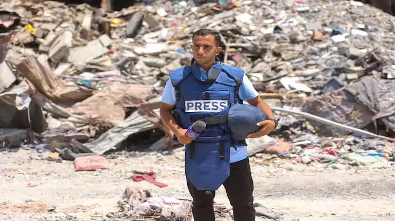 Gaza पत्रकारों के लिए दुनिया का सबसे घातक स्थान क्यों बन गया है? Gaza पत्रकारों के लिए दुनिया का सबसे घातक स्थान क्यों बन गया है?