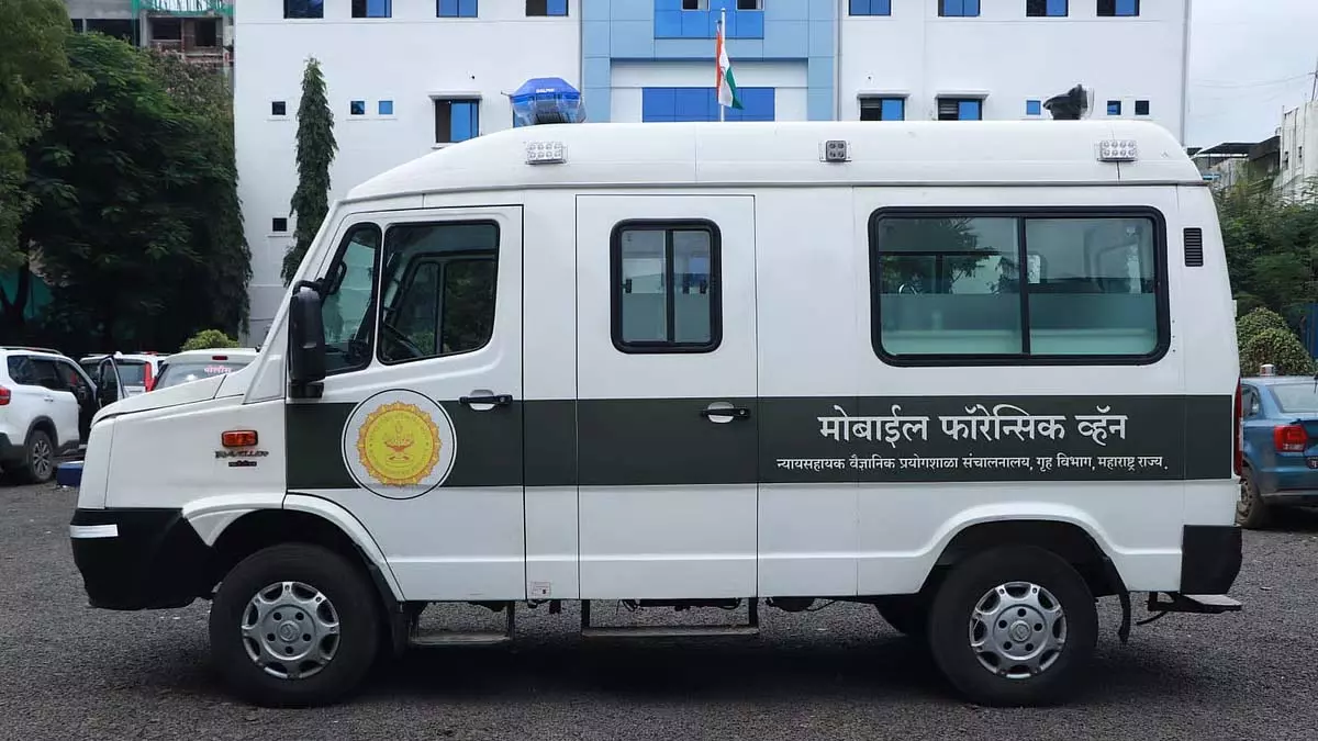 आपराधिक जांच को बढ़ावा देने के लिए पिंपरी-चिंचवाड़ पुलिस को उन्नत फोरेंसिक वैन मिली आपराधिक जांच को बढ़ावा देने के लिए पिंपरी-चिंचवाड़ पुलिस को उन्नत फोरेंसिक वैन मिली