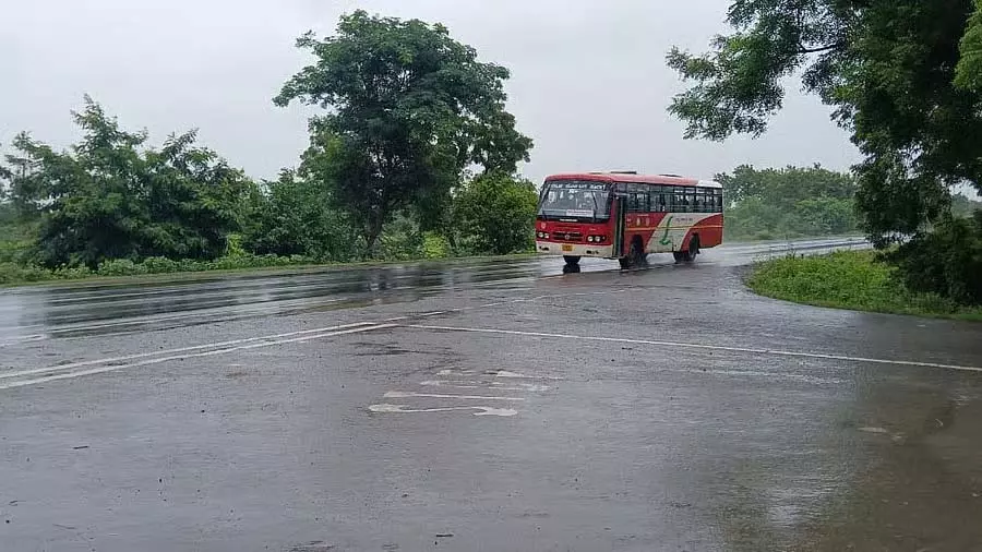 कलबुर्गी जिले में भारी बारिश: खेतों में भारी जलभराव कलबुर्गी जिले में भारी बारिश: खेतों में भारी जलभराव