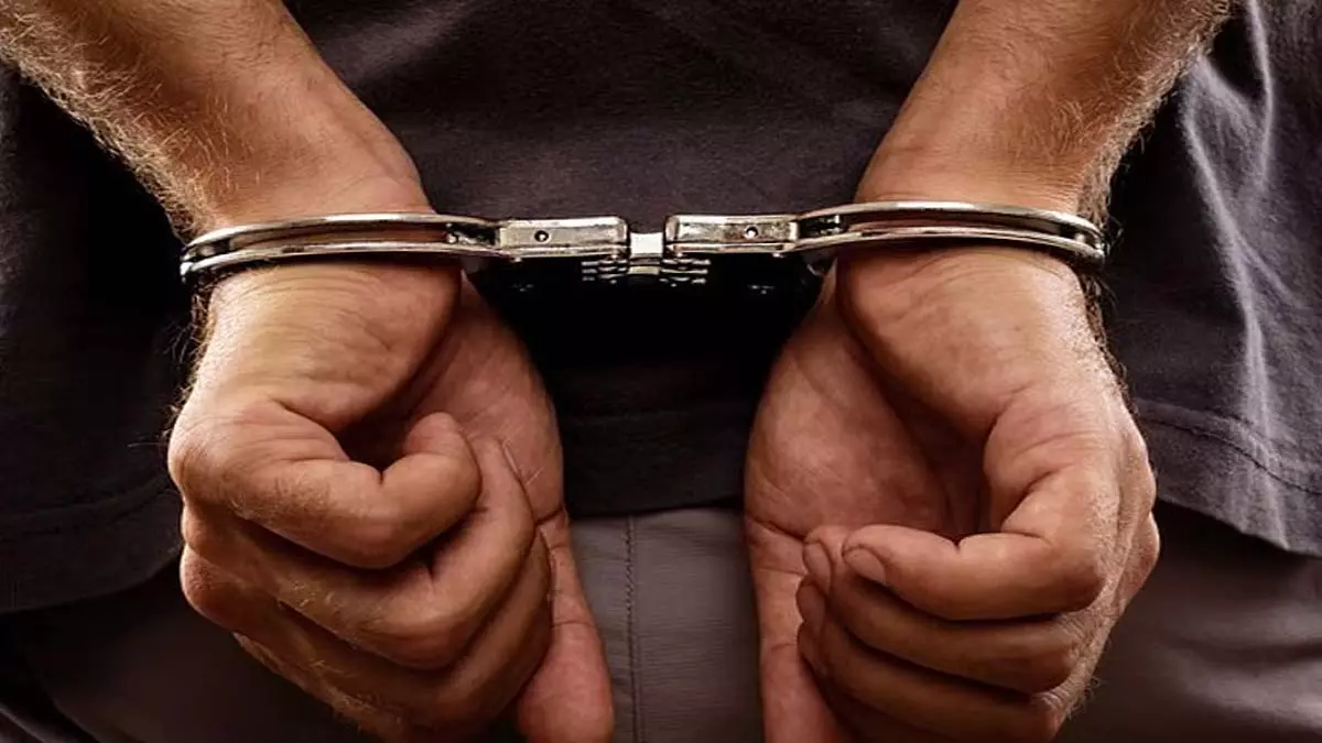 State कर सहायक आयुक्त रिश्वतखोरी के आरोप में गिरफ्तार State कर सहायक आयुक्त रिश्वतखोरी के आरोप में गिरफ्तार