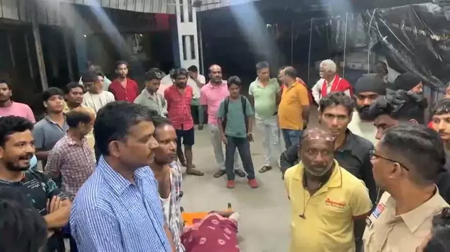 पुलिस से भागते समय युवक की मालगाड़ी की चपेट में आने से मौत पुलिस से भागते समय युवक की मालगाड़ी की चपेट में आने से मौत