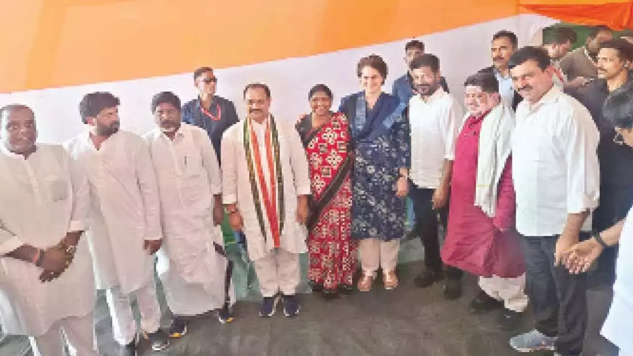 Telangana: रेवंत और मंत्रियों ने बिहार में मतदाता अधिकार यात्रा में हिस्सा लिया Telangana: रेवंत और मंत्रियों ने बिहार में मतदाता अधिकार यात्रा में हिस्सा लिया