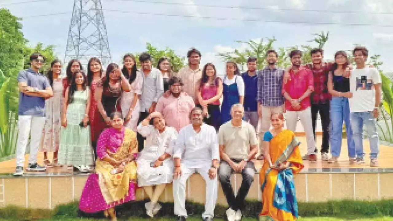 Telangana: वास्तुकला के छात्रों के लिए उत्साहपूर्ण विदाई समारोह आयोजित Telangana: वास्तुकला के छात्रों के लिए उत्साहपूर्ण विदाई समारोह आयोजित