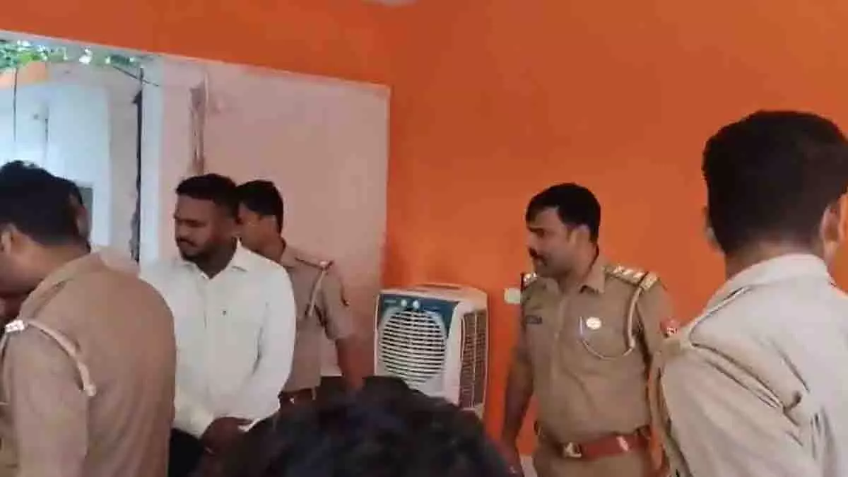 SHO और बजरंग दल कार्यकर्ताओं में तनातनी, इस्तीफे तक पहुंचा मामला SHO और बजरंग दल कार्यकर्ताओं में तनातनी, इस्तीफे तक पहुंचा मामला