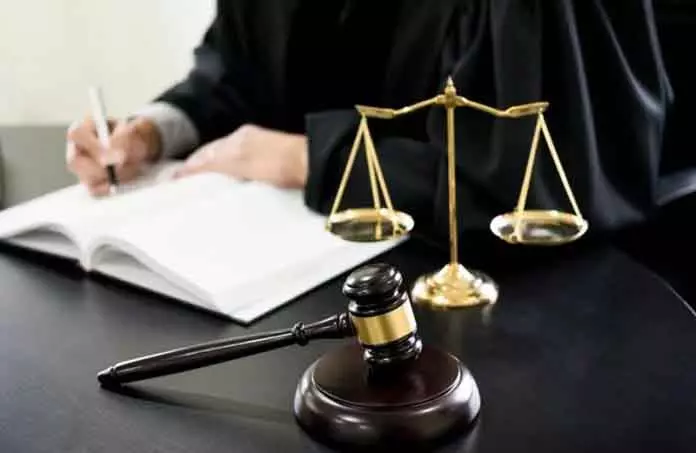 मातृत्व अवकाश नियमितीकरण को पटरी से नहीं उतार सकता: HC मातृत्व अवकाश नियमितीकरण को पटरी से नहीं उतार सकता: HC