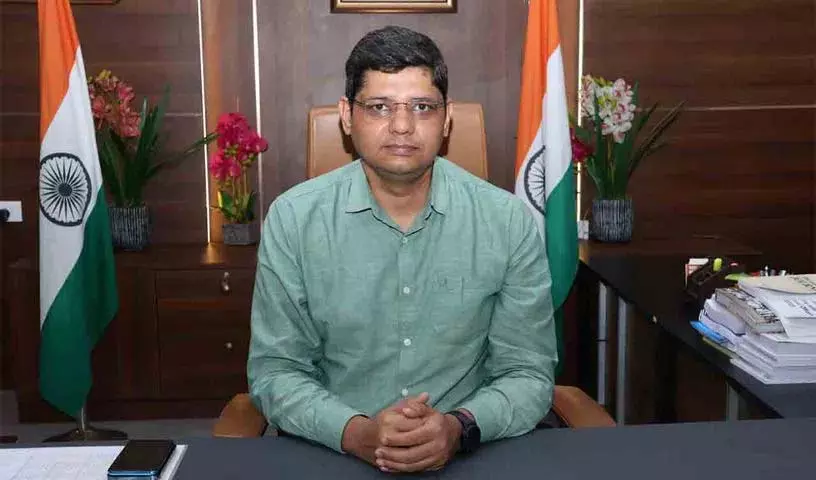 Kamareddy कलेक्टर ने लोगों से आवश्यक न होने पर घर के अंदर रहने का आग्रह किया Kamareddy कलेक्टर ने लोगों से आवश्यक न होने पर घर के अंदर रहने का आग्रह किया