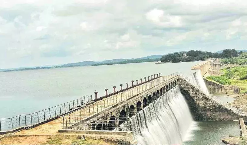 Pocharam परियोजना खतरे के कगार पर Pocharam परियोजना खतरे के कगार पर