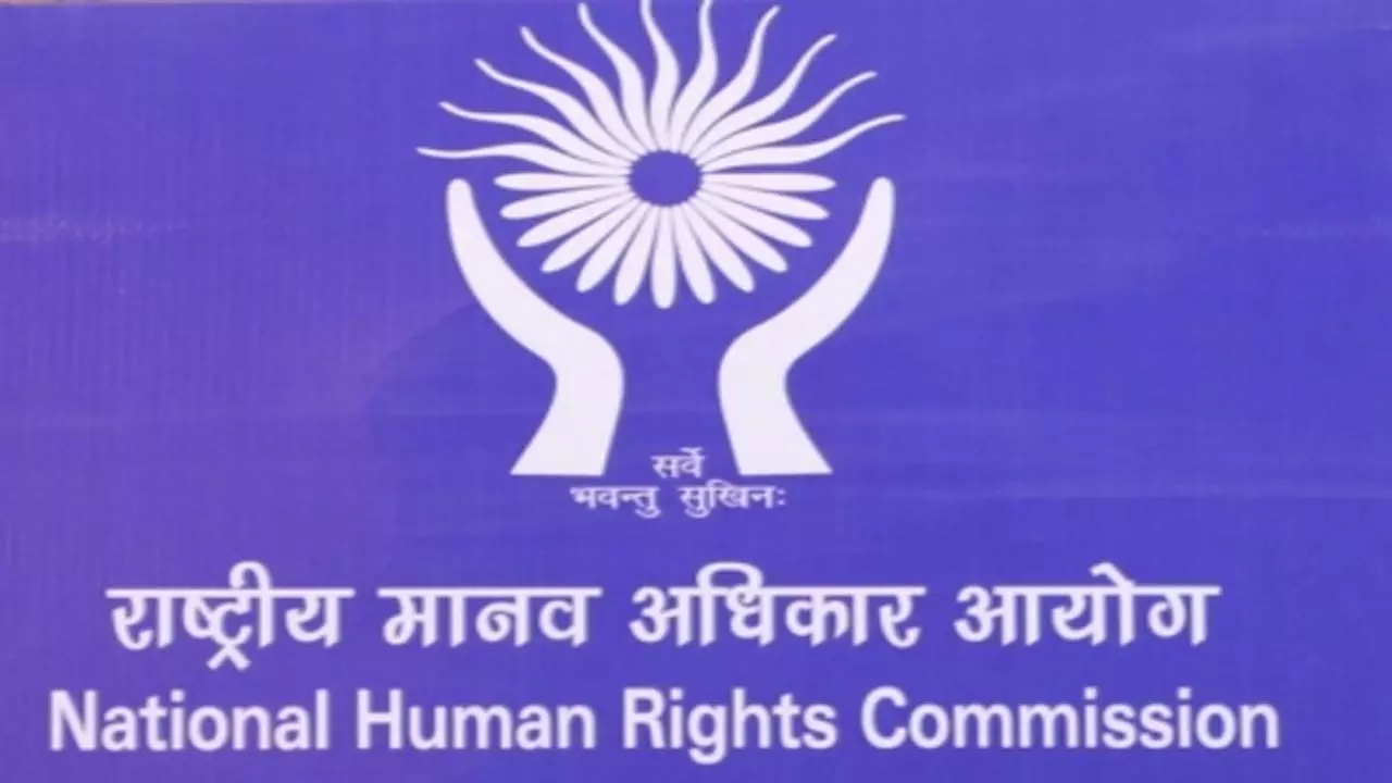 मूक-बधिर गैंगरेप पीड़िता की मौत पर NHRC सख्त, यूपी DGP को भेजा नोटिस मूक-बधिर गैंगरेप पीड़िता की मौत पर NHRC सख्त, यूपी DGP को भेजा नोटिस