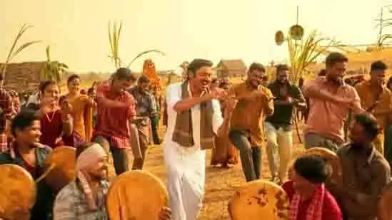 Dhanush: डांस मूव्स ने लूटा शो, एनजामी ठंडाने बना सोशल मीडिया पर हिट Dhanush: डांस मूव्स ने लूटा शो, एनजामी ठंडाने बना सोशल मीडिया पर हिट