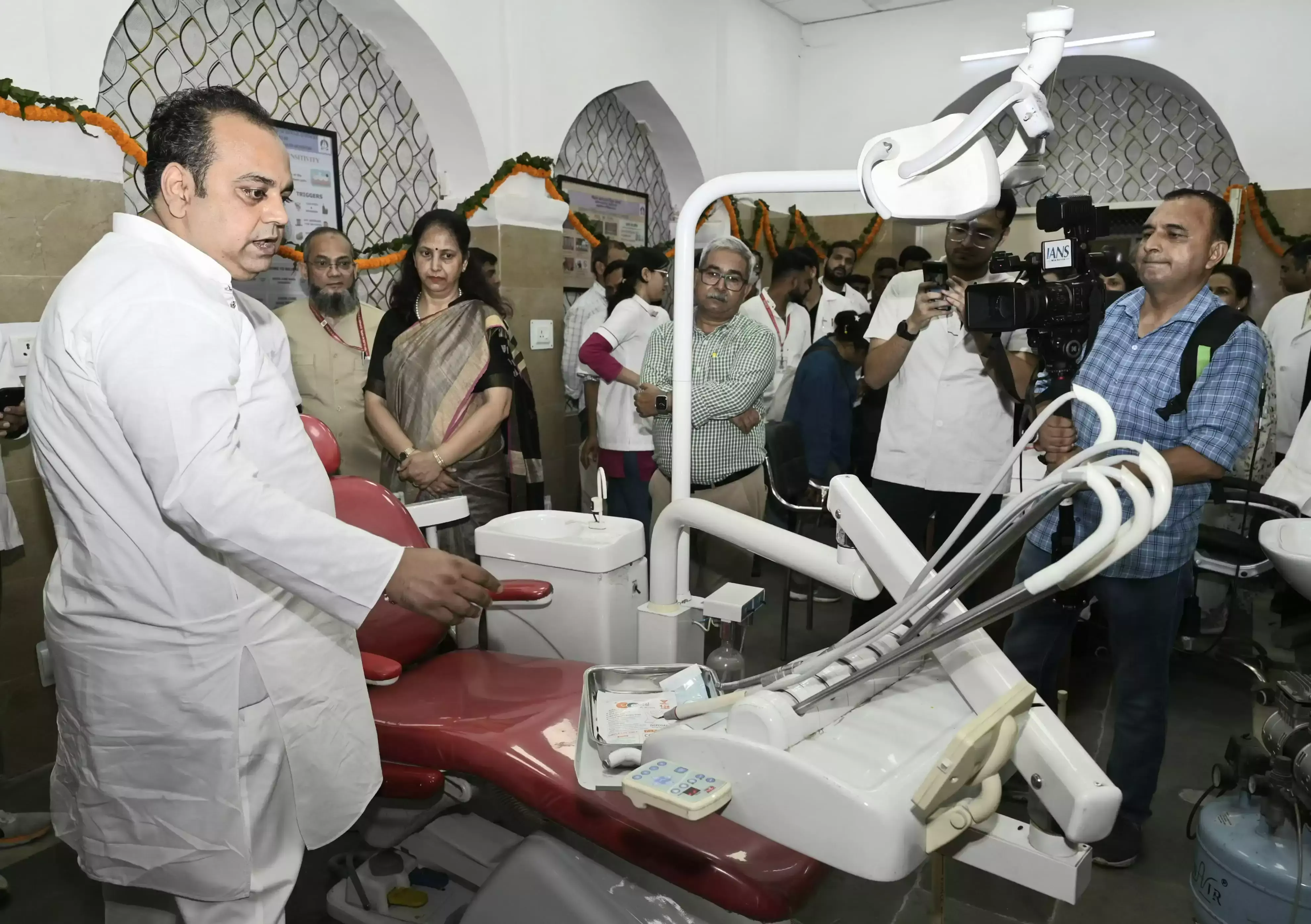 New Delhi: दिल्ली में आयुर्वेदिक यूनानी कॉलेज में दंत इकाई का शुभांरभ New Delhi: दिल्ली में आयुर्वेदिक यूनानी कॉलेज में दंत इकाई का शुभांरभ