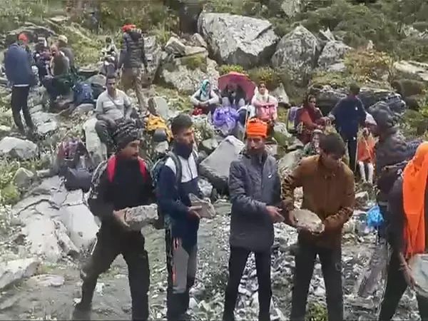हिमाचल के Chamba में फंसे मणिमहेश यात्रा के कई तीर्थयात्री हिमाचल के Chamba में फंसे मणिमहेश यात्रा के कई तीर्थयात्री