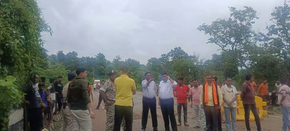 बस्तर कमिश्नर, आईजी, डीआईजी ने अतिवर्षा बाधित बागमुंडी पनेड़ा, एनएच मार्ग का किया निरीक्षण बस्तर कमिश्नर, आईजी, डीआईजी ने अतिवर्षा बाधित बागमुंडी पनेड़ा, एनएच मार्ग का किया निरीक्षण