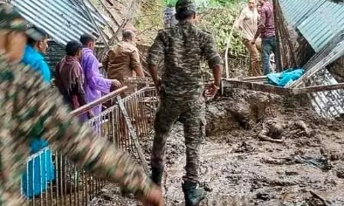 जम्मू-कश्मीर में सभी प्रमुख मार्ग बंद जम्मू-कश्मीर में सभी प्रमुख मार्ग बंद