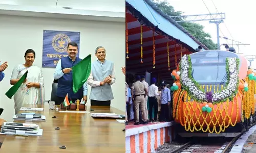 नांदेड़-मुंबई वंदे भारत एक्सप्रेस को हरी झंडी दिखाकर रवाना किया गया नांदेड़-मुंबई वंदे भारत एक्सप्रेस को हरी झंडी दिखाकर रवाना किया गया