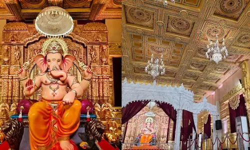 अंधेरीचा राजा ने सारंगपुर हनुमान मंदिर की प्रतिकृति और 32 फीट ऊंची प्रतिमा के साथ मनाया 60वां वर्ष अंधेरीचा राजा ने सारंगपुर हनुमान मंदिर की प्रतिकृति और 32 फीट ऊंची प्रतिमा के साथ मनाया 60वां वर्ष