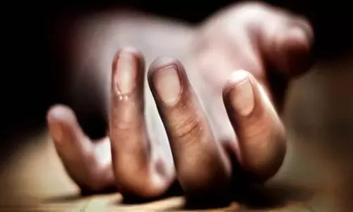 एक व्यक्ति मृत मिला, पुलिस को शक; गले में फँसा दुपट्टा गला घोंटने का संकेत एक व्यक्ति मृत मिला, पुलिस को शक; गले में फँसा दुपट्टा गला घोंटने का संकेत