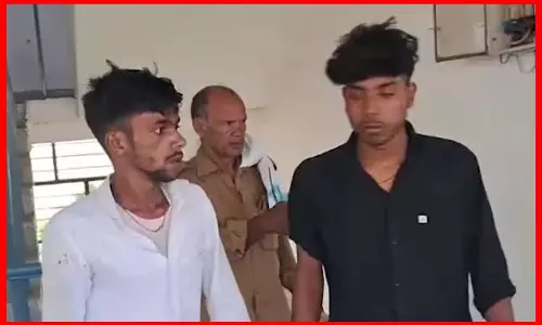 सोशल मीडिया पर दहशत फैलाने के लिए रील बना रहे थे, मौके पर पहुंची पुलिस की टीम सोशल मीडिया पर दहशत फैलाने के लिए रील बना रहे थे, मौके पर पहुंची पुलिस की टीम
