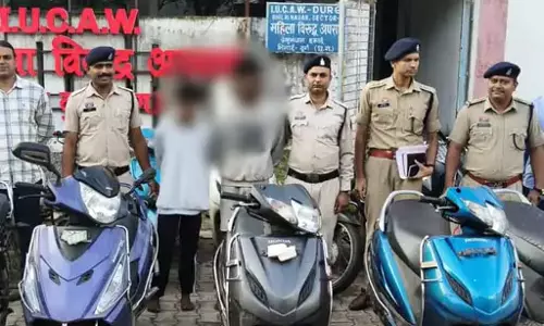 दुर्ग में बाइक चोर गिरोह का पर्दाफाश, 3 लड़के गिरफ्तार दुर्ग में बाइक चोर गिरोह का पर्दाफाश, 3 लड़के गिरफ्तार