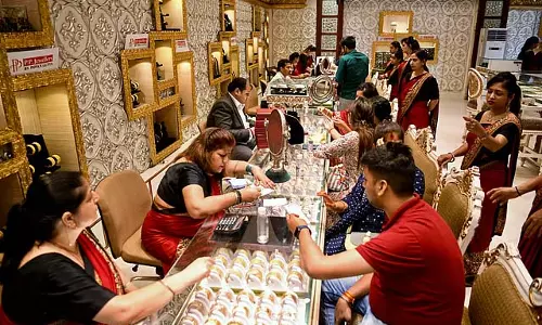 Tamil Nadu : सोने का भाव फिर 75 हजार के पार Tamil Nadu : सोने का भाव फिर 75 हजार के पार