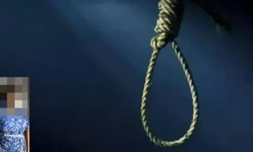 MP : छतरपुर में विधायक के बेटे के घर में 21 वर्षीय नौकरानी फंदे से लटकी मिली MP : छतरपुर में विधायक के बेटे के घर में 21 वर्षीय नौकरानी फंदे से लटकी मिली