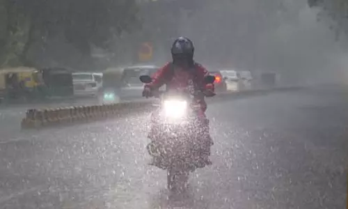 एनसीआर में सुबह-सुबह छाई धुंध, अगस्त में हुआ दिसंबर के महीने का अहसास