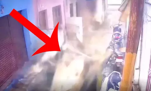 LIVE VIDEO होटल के शौचालय गिरने का, भागने लगे लोग LIVE VIDEO होटल के शौचालय गिरने का, भागने लगे लोग