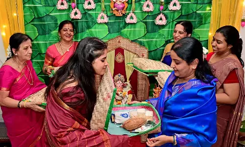 Karnataka : गौरी उत्सव की धूम, गणेश स्थापना की तैयारियां शुरू Karnataka : गौरी उत्सव की धूम, गणेश स्थापना की तैयारियां शुरू