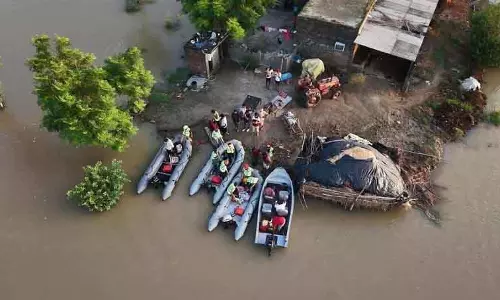 BSF ने दीनानगर में 60 लोगों को बचाया