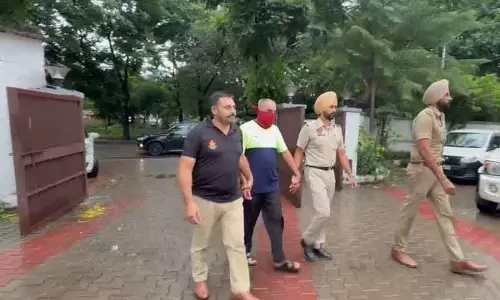 पंजाबी गायक Mankirt Singh Aulakh को धमकी भरे कॉल करने के आरोप में युवक गिरफ्तार पंजाबी गायक Mankirt Singh Aulakh को धमकी भरे कॉल करने के आरोप में युवक गिरफ्तार