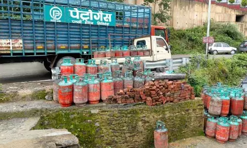 शिमला में जिला प्रशासन ने 361 अवैध LPG सिलेंडर जब्त किए शिमला में जिला प्रशासन ने 361 अवैध LPG सिलेंडर जब्त किए