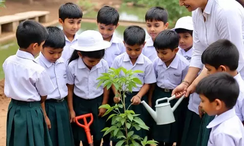 पर्यावरण संरक्षण की सशक्त पहल, भाटागांव स्कूल में 700 पौधे रोप गए पर्यावरण संरक्षण की सशक्त पहल, भाटागांव स्कूल में 700 पौधे रोप गए