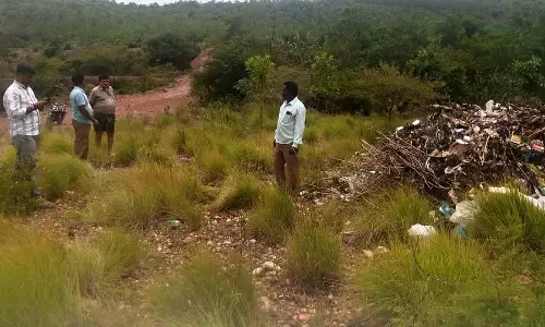 वन क्षेत्र में ठोस अपशिष्ट निपटान: पीपी ट्रैक्टर जब्त वन क्षेत्र में ठोस अपशिष्ट निपटान: पीपी ट्रैक्टर जब्त