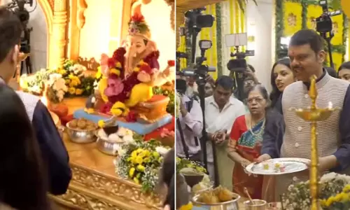 Ganesh Chaturthi 2025: महाराष्ट्र के मुख्यमंत्री और परिवार ने आरती की Ganesh Chaturthi 2025: महाराष्ट्र के मुख्यमंत्री और परिवार ने आरती की