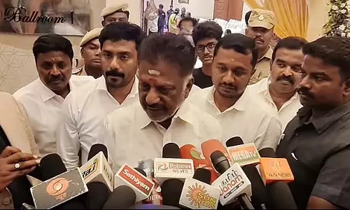 विजय को राजनीतिक रूप से बोलना चाहिए: Former CM OPS विजय को राजनीतिक रूप से बोलना चाहिए: Former CM OPS
