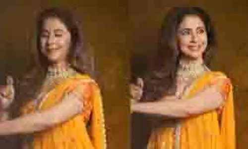 Urmila Matondkar: नृत्य के साथ किया बप्पा का स्वागत Urmila Matondkar: नृत्य के साथ किया बप्पा का स्वागत