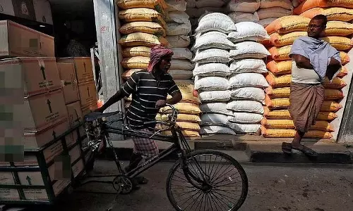 PDS मशीनों में गड़बड़ी से जबलपुर में सरकारी दुकानों पर 2 करोड़ के राशन की कमी का खुलासा PDS मशीनों में गड़बड़ी से जबलपुर में सरकारी दुकानों पर 2 करोड़ के राशन की कमी का खुलासा