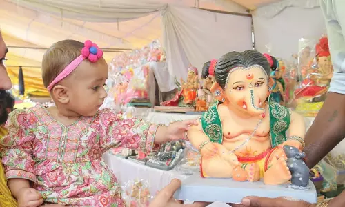 Ganesh Chaturthi 2025: भोपाल में भक्तों ने प्रेम, ढोल और भक्ति के साथ किया बप्पा का स्वागत Ganesh Chaturthi 2025: भोपाल में भक्तों ने प्रेम, ढोल और भक्ति के साथ किया बप्पा का स्वागत