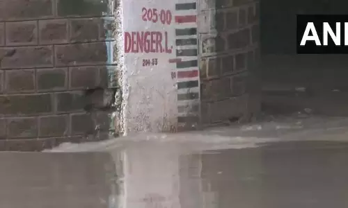 Delhi में यमुना का जलस्तर चेतावनी के निशान से ऊपर