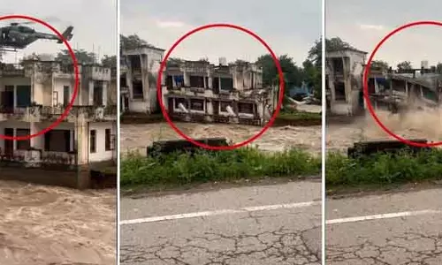 Punjab: बाढ़ में डूबी इमारतें, भारतीय सेना के साहसिक हेलीकॉप्टर बचाव अभियान से 25 लोगों की जान बची