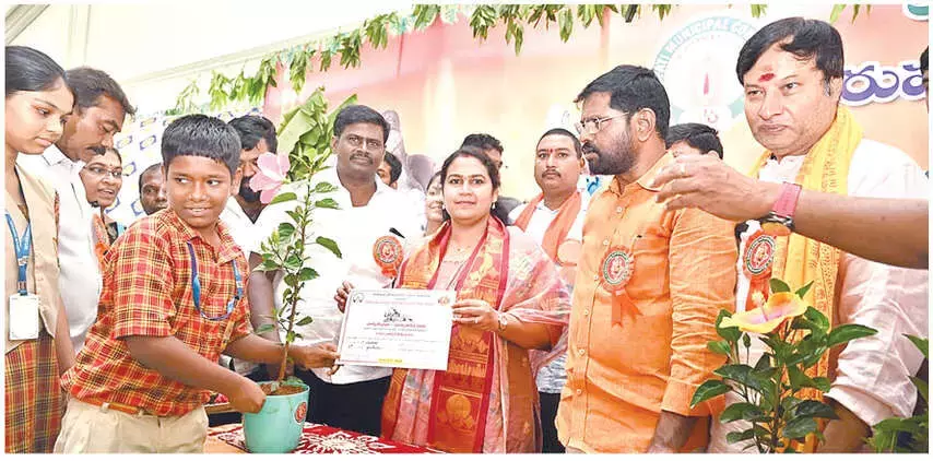 Andhra: आयुक्त ने पर्यावरण-अनुकूल चविति समारोह मनाने का आग्रह किया